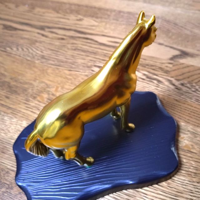 馬午の黄金置物