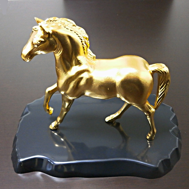 黄金干支置物　午