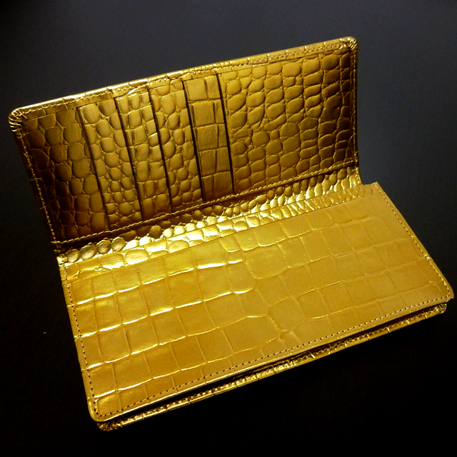 クロコ型押し黄金長財布