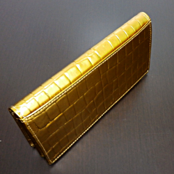 クロコ型押し黄金長財布