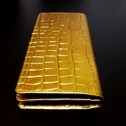 クロコ型押し黄金長財布